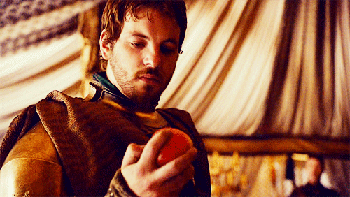 Renly i jego brzoskwinia.