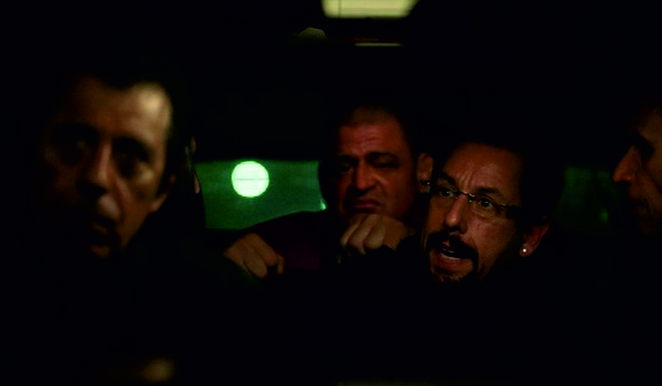 Kadr z filmu "Nieoszlifowane Diamenty"